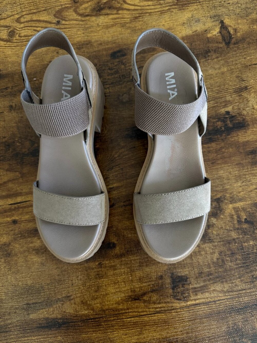MIA Taupe Platform Lug Sole Sandals Women’s Size 8 Elastic Strap